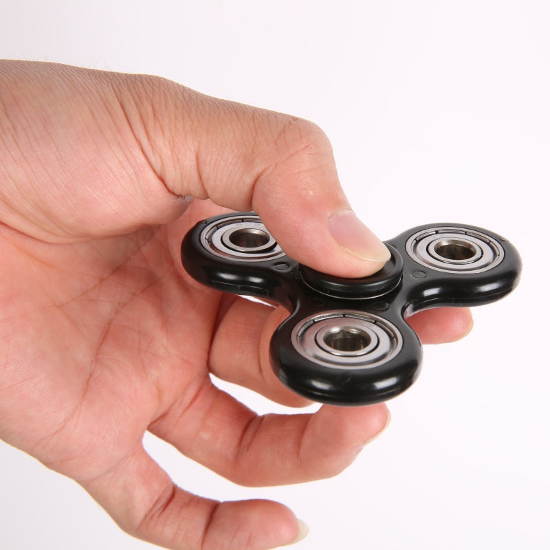 Triangle Gyro Finger Spinner